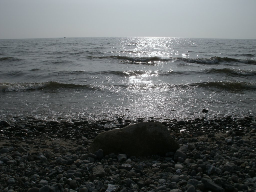 Sonne und Meer am Strand von Neu-Mukran am 03.April 2011.