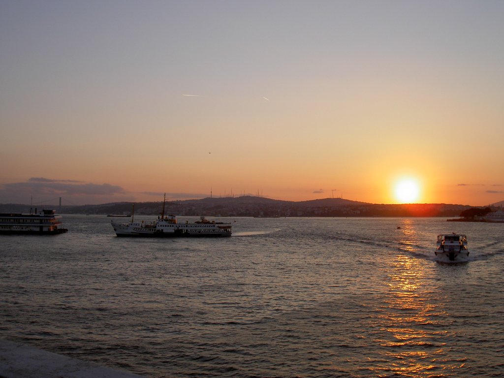 Sonnenaufgang am Bosporus in Istanbul (08.10.2005)