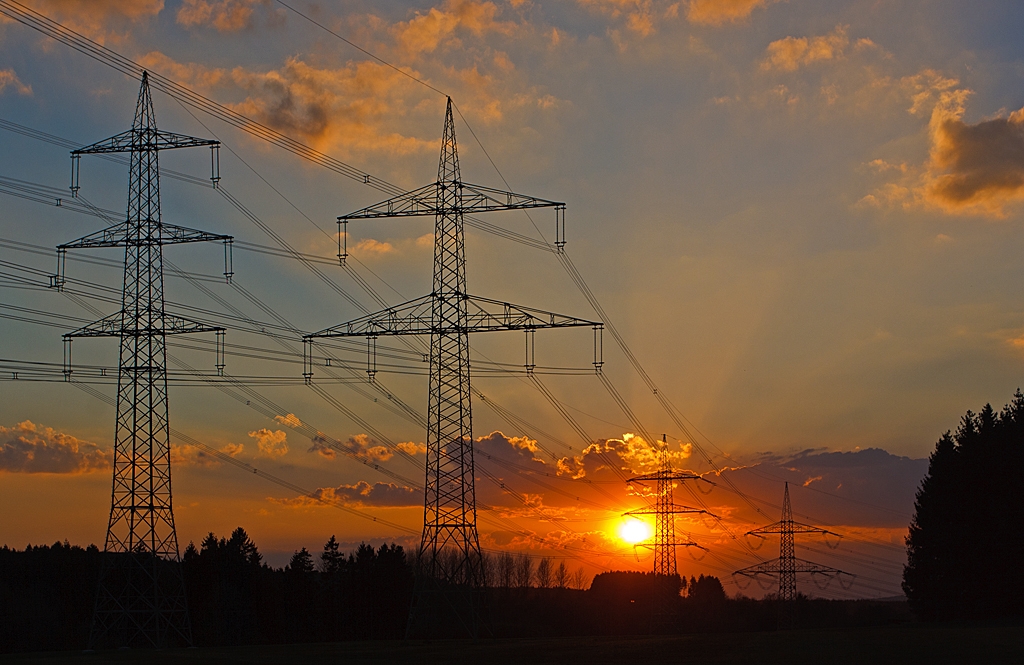 Sonnenenergie direkt ins Netz........

Sonnenuntergang ber dem Westerwald, hier am 25.04.2013 bei Nisterau.