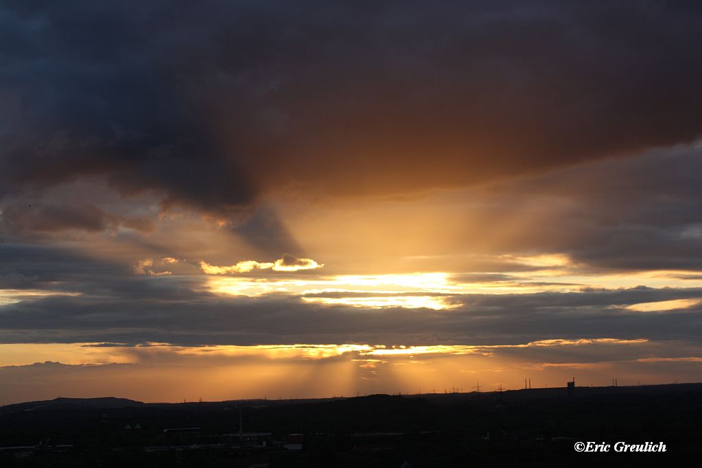 Sonnenuntergang am 17.07.2011 ber Essen von der Himmelsleiter aus gesehen.