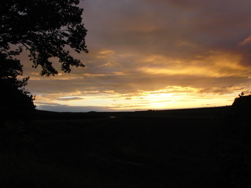 Sonnenuntergang am  alten Sportplatz  bei Bischwind a.R. , aufgenommen am 9.8.2011