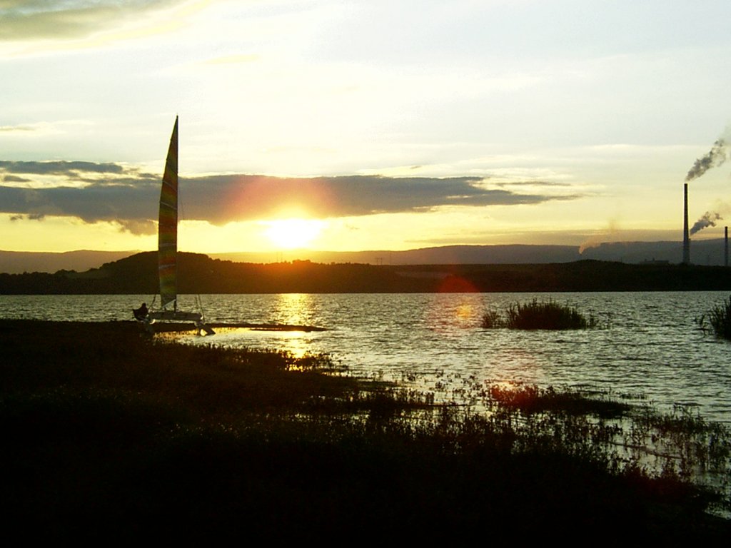 Sonnenuntergang am Stausee bei Kaadan im August 2005.