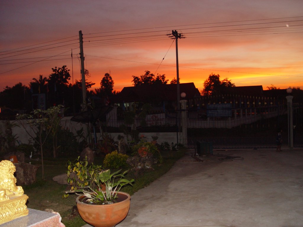 Sonnenuntergang im Isan, dem Nordosten Thailands im Jahr 2009