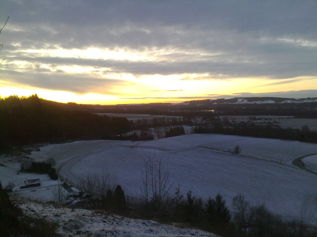 Sonnenuntergang ber dem Inntal

Blick vom Schloberg in Kraiburg Richtung Jettenbach