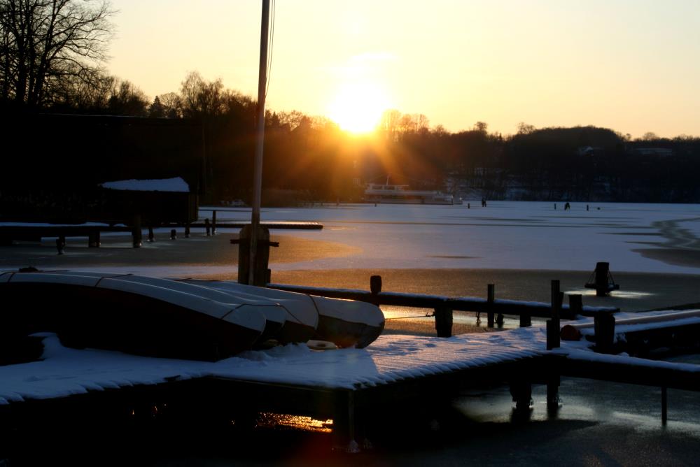 Sonnenuntergang ber den zugefrorenen Ratzeburger See; 15.03.2013