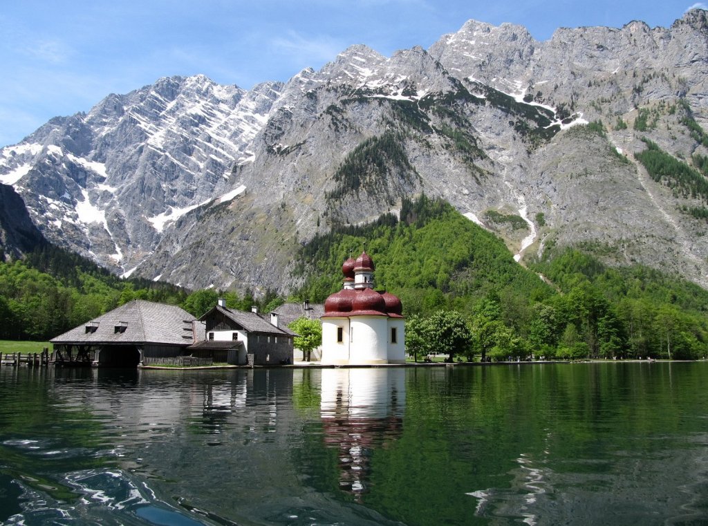 St.Bartholom am Knigsee / Berchtegaden mit Watzmann ( 2713m ) im Hintergrund. 11.5.12