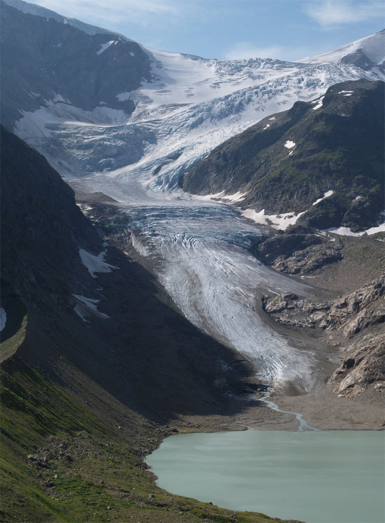 Steingletscher mit Steinsee, aufgenommen unterhalb des Sustenpasses am 10.8.2004 um 10:42 Uhr