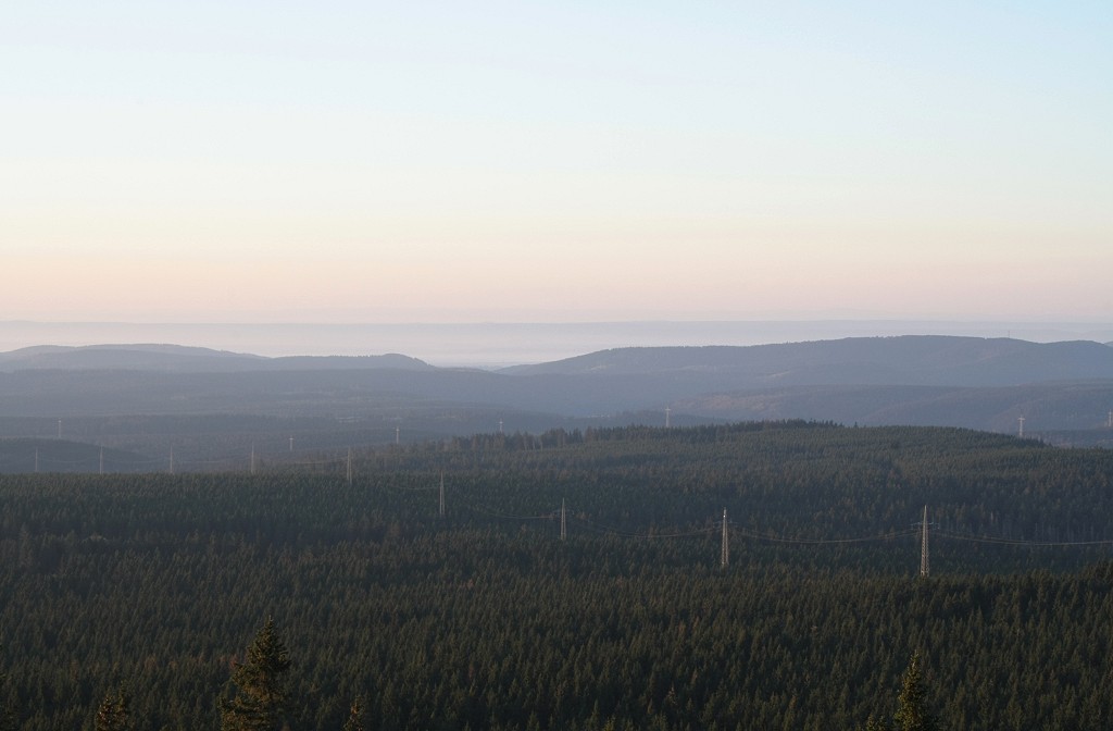 Sdharz, Hainleite und Thringer Wald nach Sonnenaufgang. Blick am 02.10.2011 von der Felskanzel der Achtermannshhe im Harz Richtung Sden.