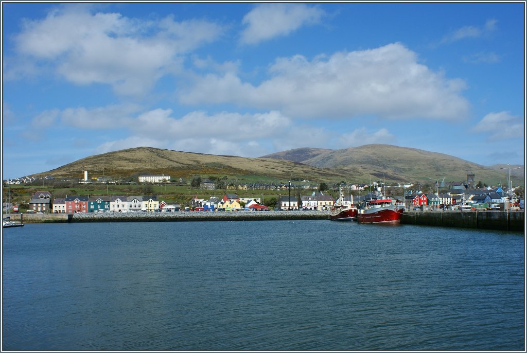 Vom Hafen hat man einen schnen Blick auf den gemtlichen Ort Dingle
(16.04.2013)