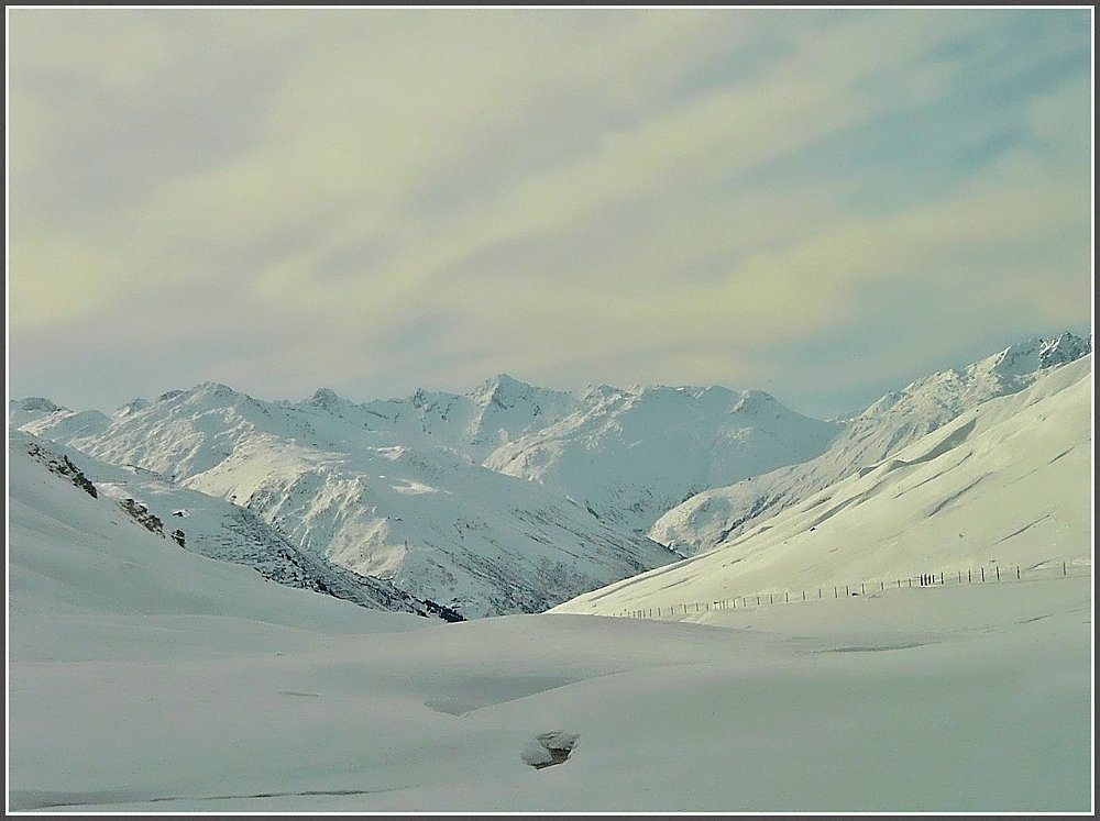 Vom Oberalppass geht es mit dem Glacier Express weiter in Richtung Andermatt (Kanton Uri). 26.12.09 (Jeanny)