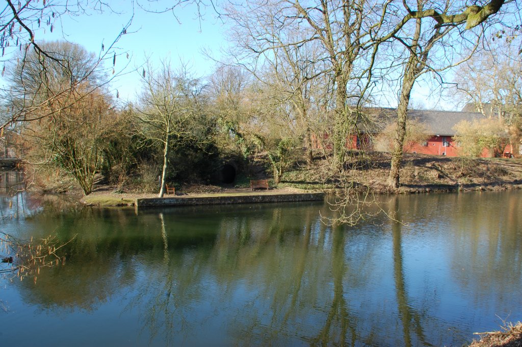 Wassergraben an der Sdostflanke des Schlo Rheydt. 6.3.2011 