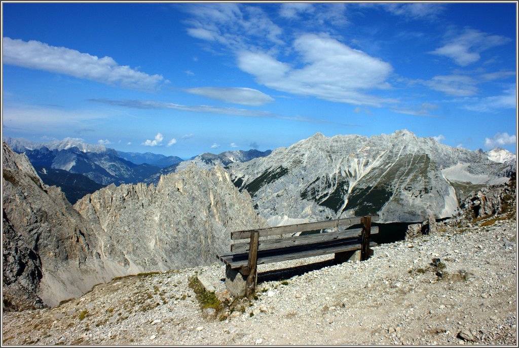 Weit geht die Aussicht vom Karwendelgebirge ber das Land.
(17.09.2011)