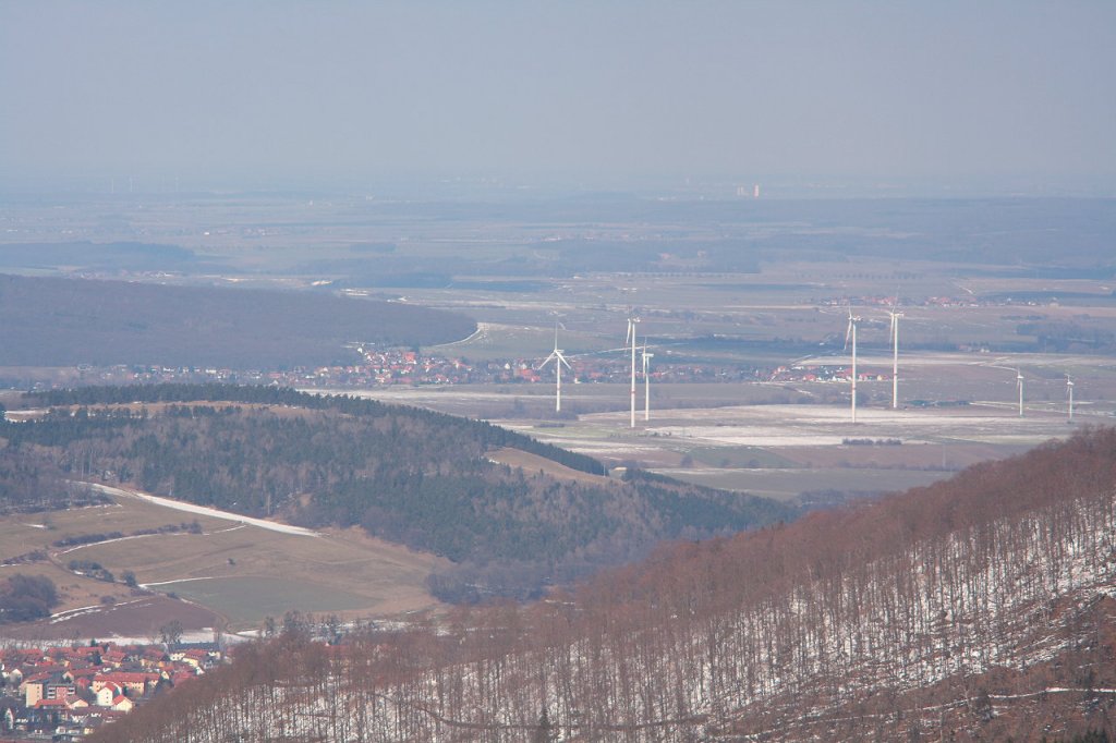 Weiter Blick von der Ksteklippe hoch ber dem Okertal ber das Harzvorland bis in die Gegend von Salzgitter; Aufnahme vom Nachmittag des 07.04.2013...