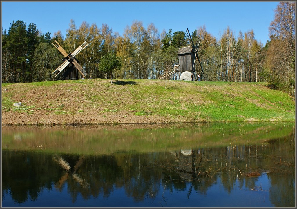 Windmhlen aus vergangenen Zeiten im Freilichtmuseum Rocca al Mare.
(08.05.2012)