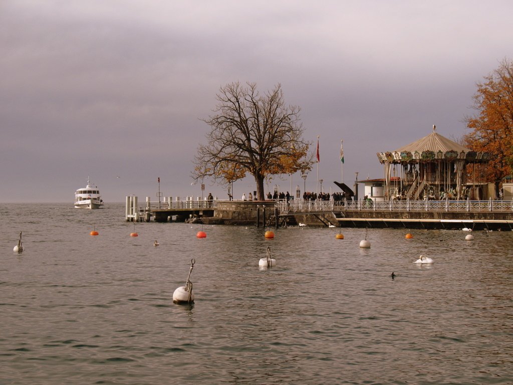 Wochenendstimmung an der Anlagestelle von Vevey.
(November 2009)