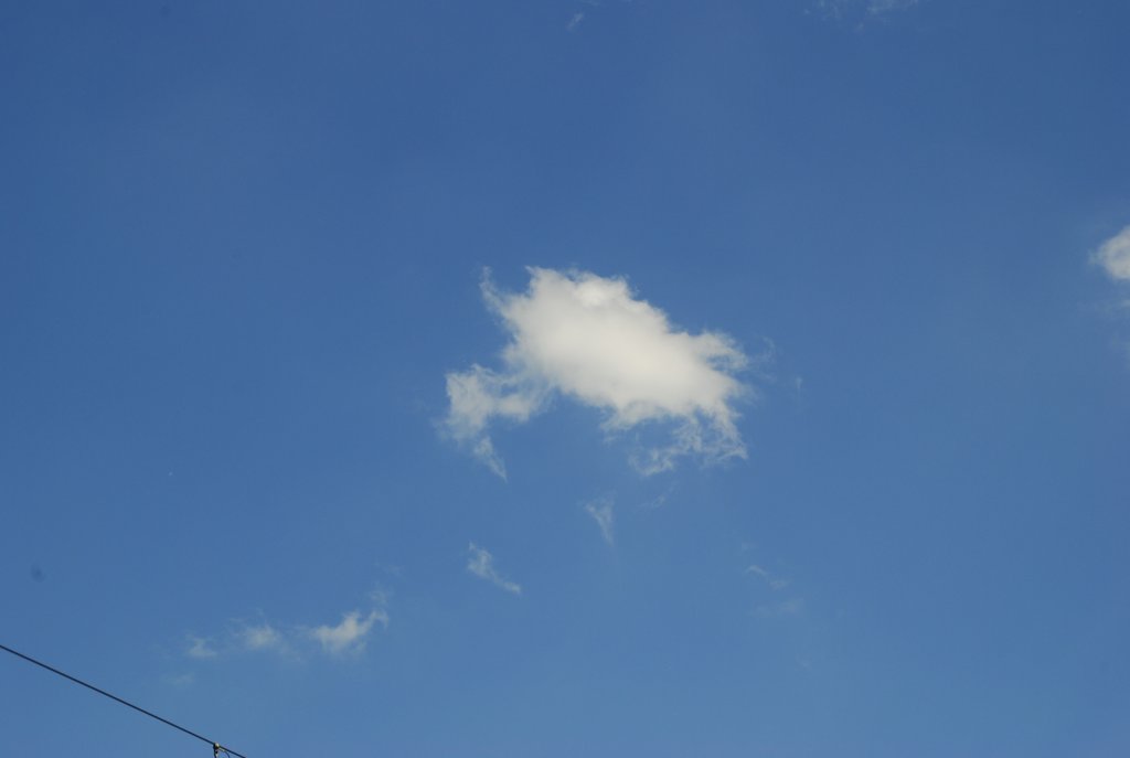 Wolken ber Lehrte. Was knnte diese Form da stellen? Aufnahme von 11. Juni 2010.