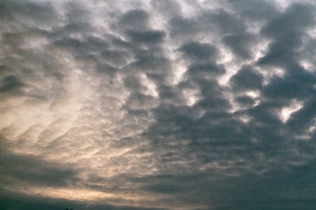 Wolkenansicht ber der Elbe in Hamburg-Blankenese. Diese Fotografie ist vom Juli 2012.