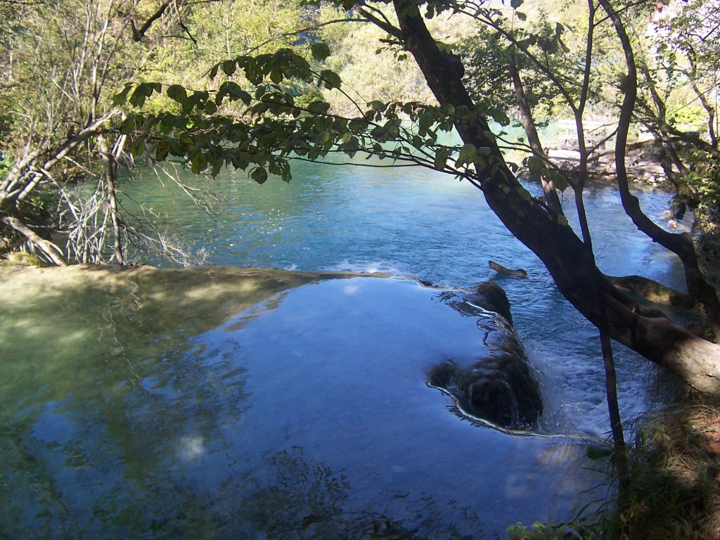 wunderschne Wasserlandschaft im Nationalpark  Plitvicer Seen  (Oktober 2006)