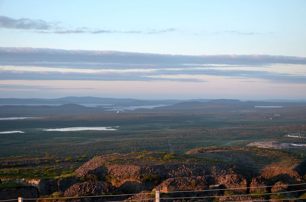 Zum Glck hatten wir uns entschieden am 17.06.2011 bei Kiruna auf den Luossavaara zu gehen. Zur offiziellen Mitsommer 20/21.06.2011 gab es in Bjrkliden auf dem Njulla nur Regen und keine Aussicht auf besserung. (17.06.2011)