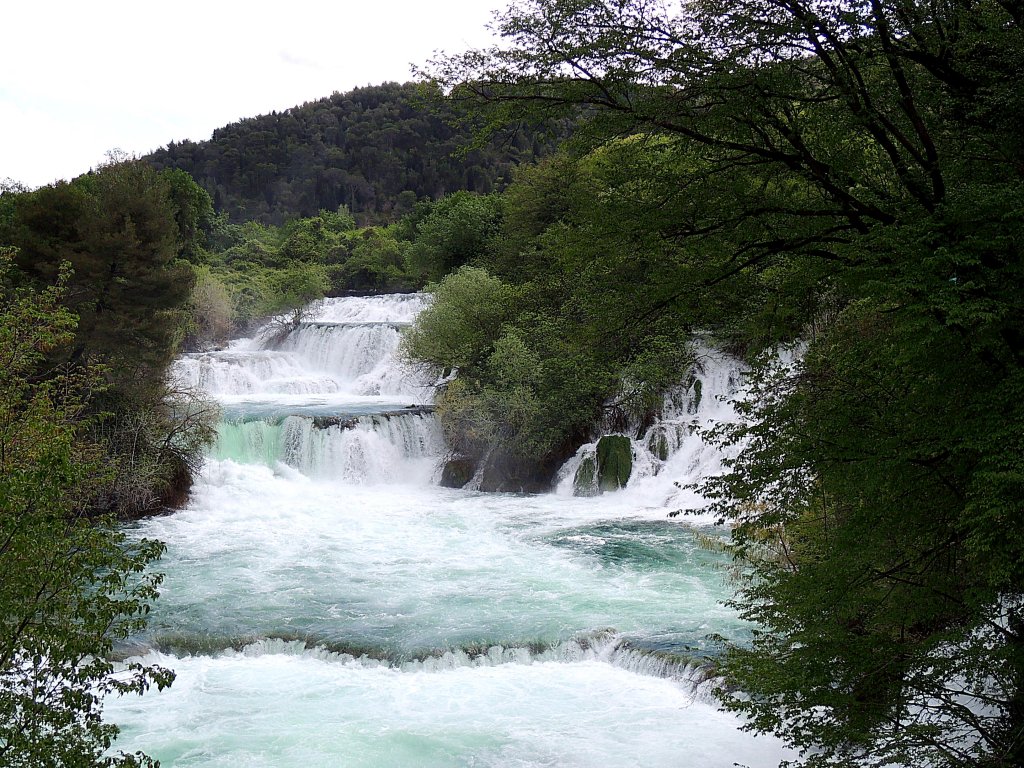 Zwischen Knin und Skradin befindet sich der Nationalpark Krka, mit einer vielzahl von impossanten Wasserfllen; 130422 