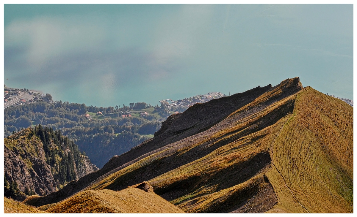 . Blick vom Rothorn zum Brienzer Strand und dem Jachthafen. 27.09.2013 (Hans)