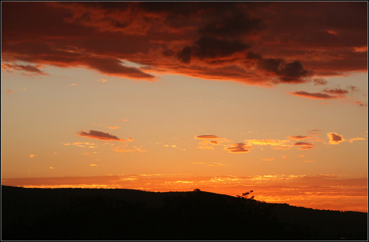 . Morgenhimmel über dem Remstal -

Ausblick von Kernen-Rommelshausen.

17.09.2015 (M)