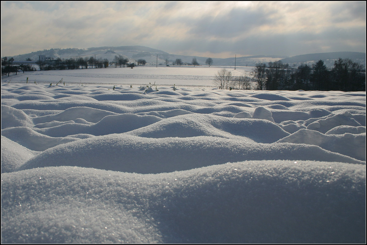 . Winterlandschaft -

Selten liegt bei uns im Remstal so viel Schnee wie im Januar 2007.

Bei Weinstadt-Endersbach, 25.01.2007 (M)