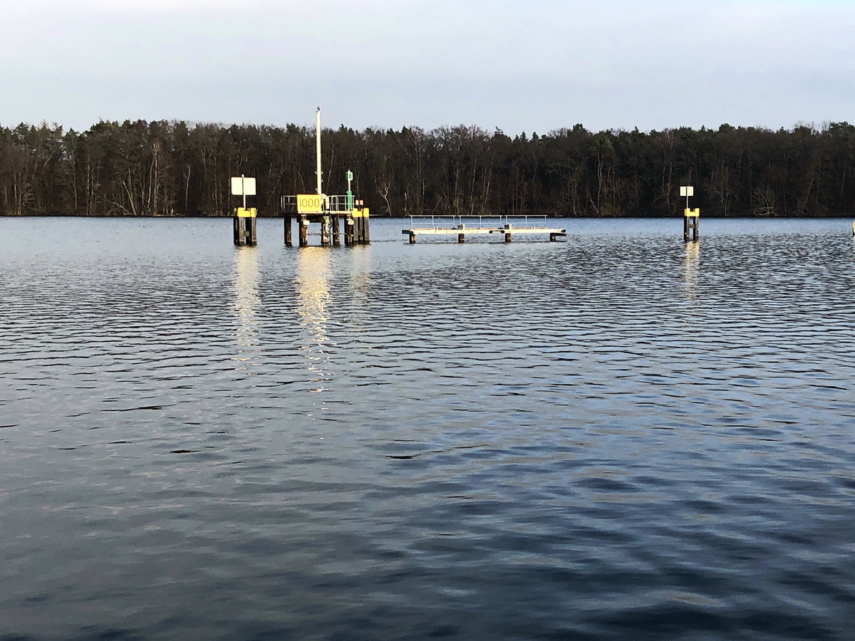 04. Dezember 2019, Blick von der Regattastraße in Richtung Regattastrecke Grünau auf der Dahme.