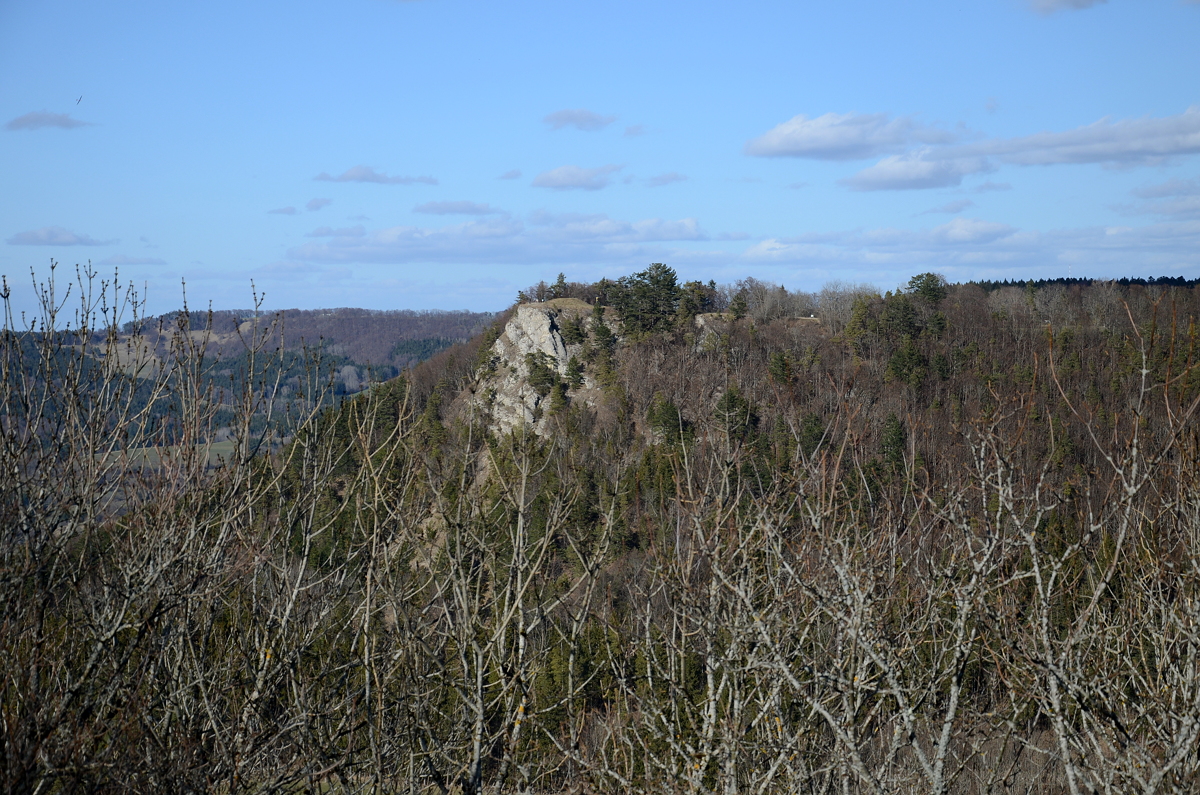 13. März 2020:
Blick vom Schalksburgturm hinüber zum 922 Meter hohen Böllat.