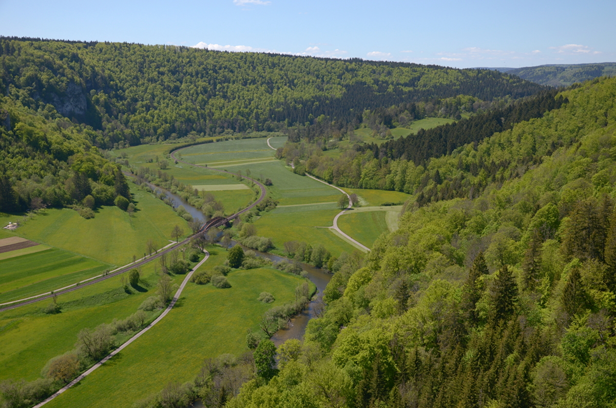 20. Mai 2021:
Blick vom Breiten Fels ins Donautal in Richtung Mühlheim/Donau.