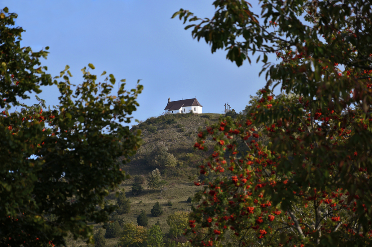 30. September 2020:
Die Salmendinger Kapelle auf dem Kornbühl ist eine der heiligen Anna geweihte Wallfahrtskapelle beim Burladinger Stadtteil Salmendingen im Zollernalbkreis.