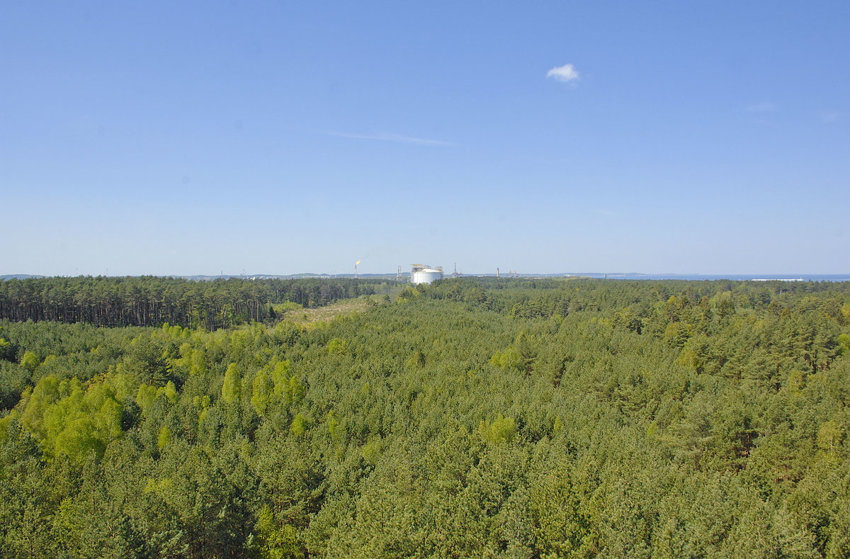 Świnoujście - Aussicht von Laterna morska (Leuchtturm Swinemünde) in westlicher Richtung. Aufnahme: 7. Mai 2016.