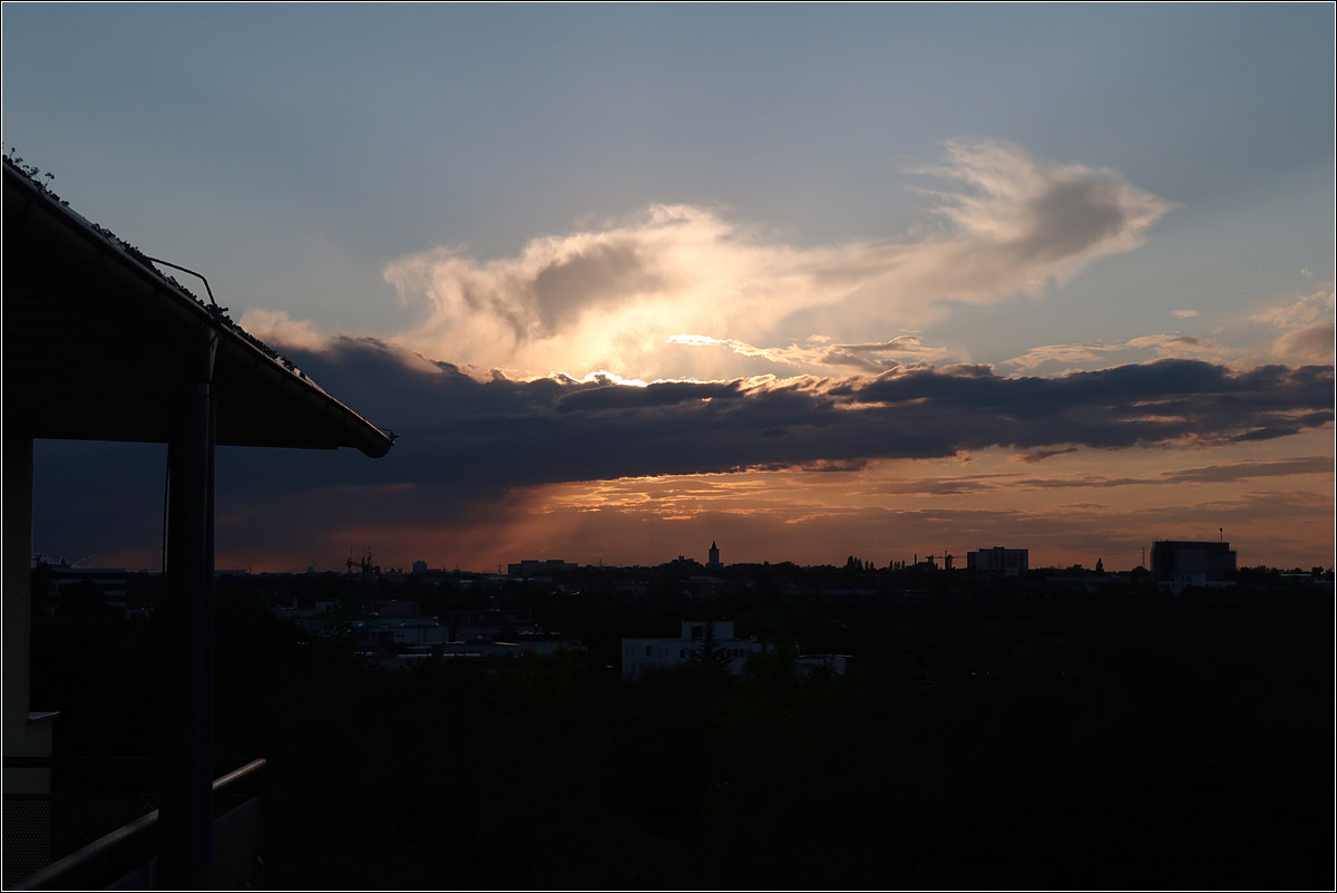 Abendhimmel über Rommelshausen -

25.07.2021 (M)