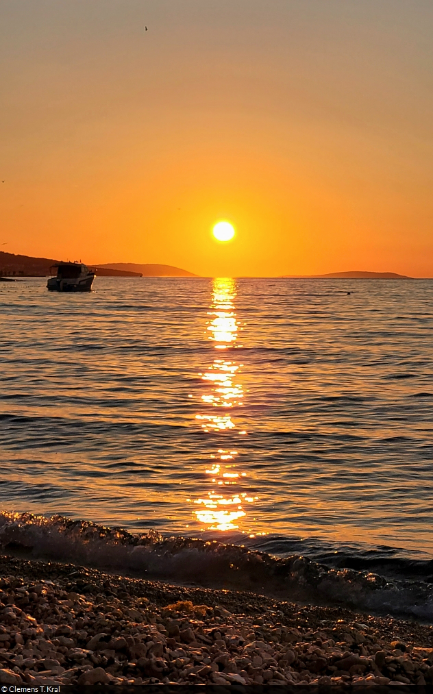 Abendsonne an der Adria-Küste in Supetar, der einzigen Stadt der Insel Brač (HR).

🕓 4.9.2022 | 19:12 Uhr