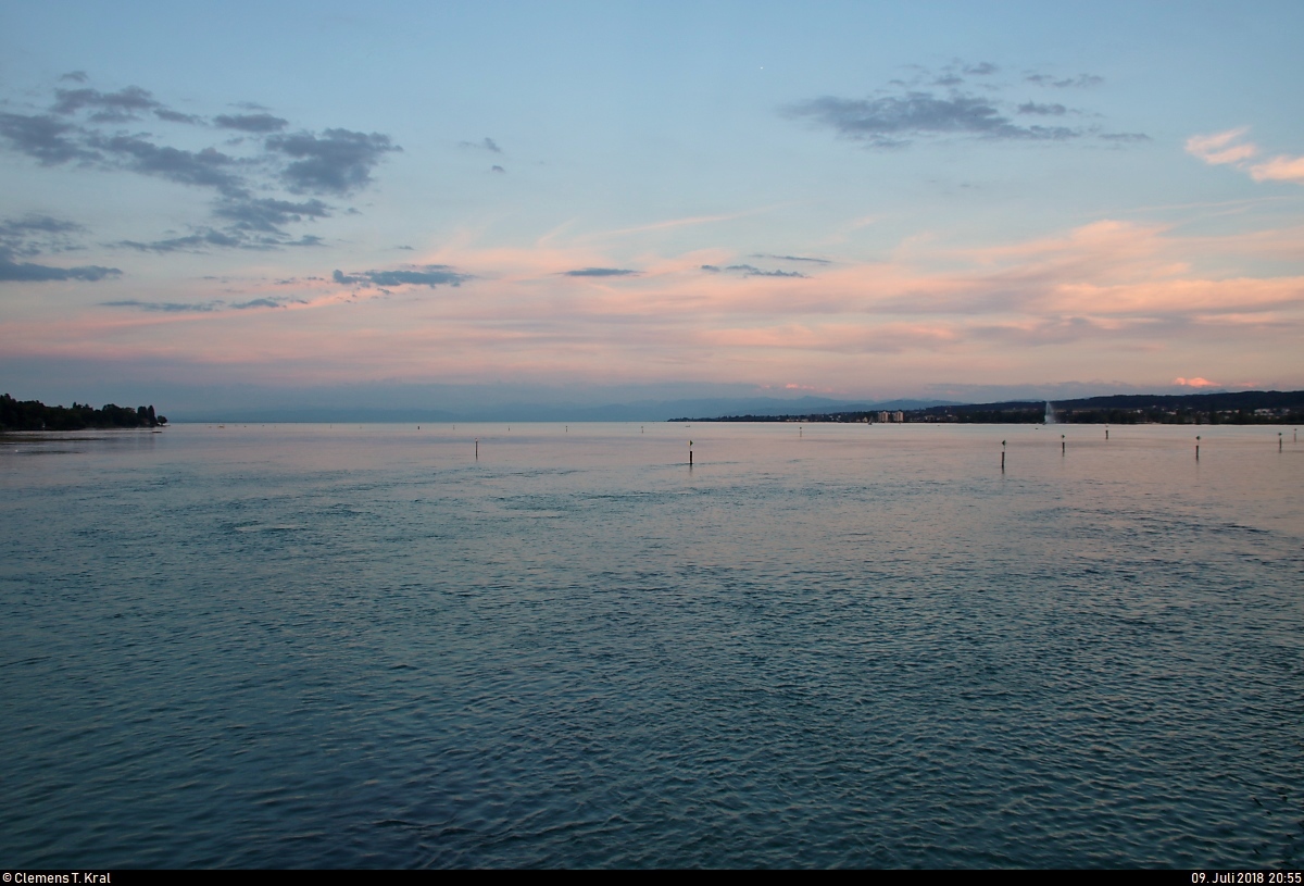 Abendstimmung in Konstanz am Bodensee.
Aufgenommen auf der Alten Rheinbrücke.
[8.7.2018 | 20:55 Uhr]