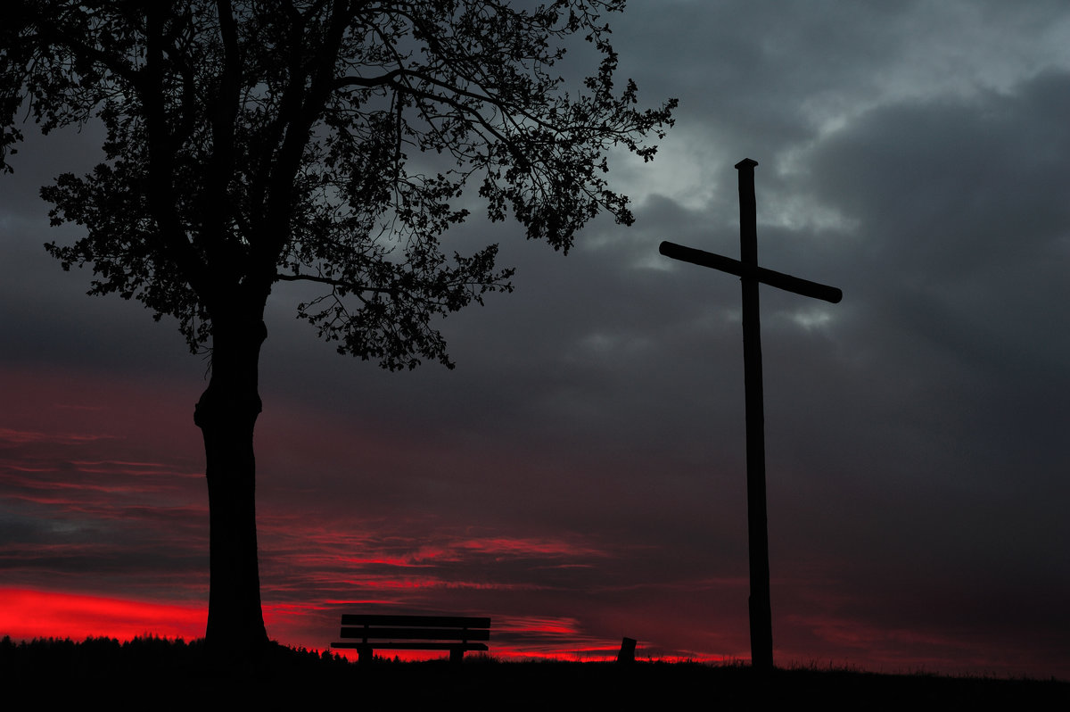 Abendstimmung mit einem Wegkreuz in Großschlattengrün, 18.11.2018