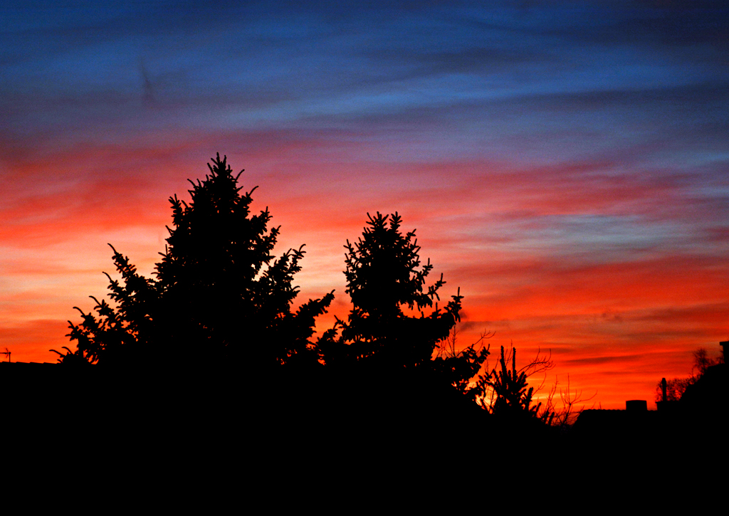 Abendstimmung über der Eifel kurz vor  zappenduster  - 08.11.2015