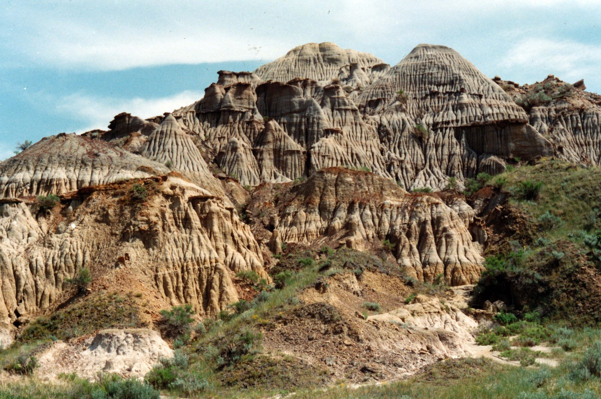 Alberta Badlands in Dinosaur Provincial Park der kanadischen Provinz Alberta. Aufnahme: Juni 1987 (digitalisiertes Negativfoto).