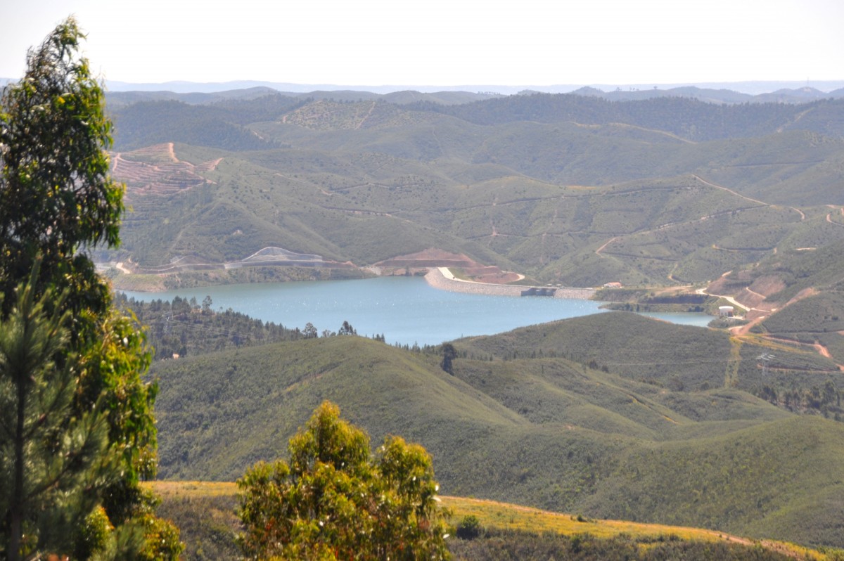 ALFERCE, 30.04.2014, Blick auf den Odelouca-Stausee