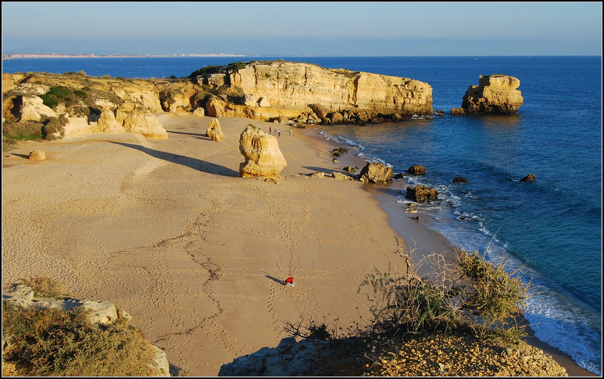 Algarve in der Weihnachtszeit.

Fast einsamer Badestrand Praia de Sao Rafael im Dezember 2007.