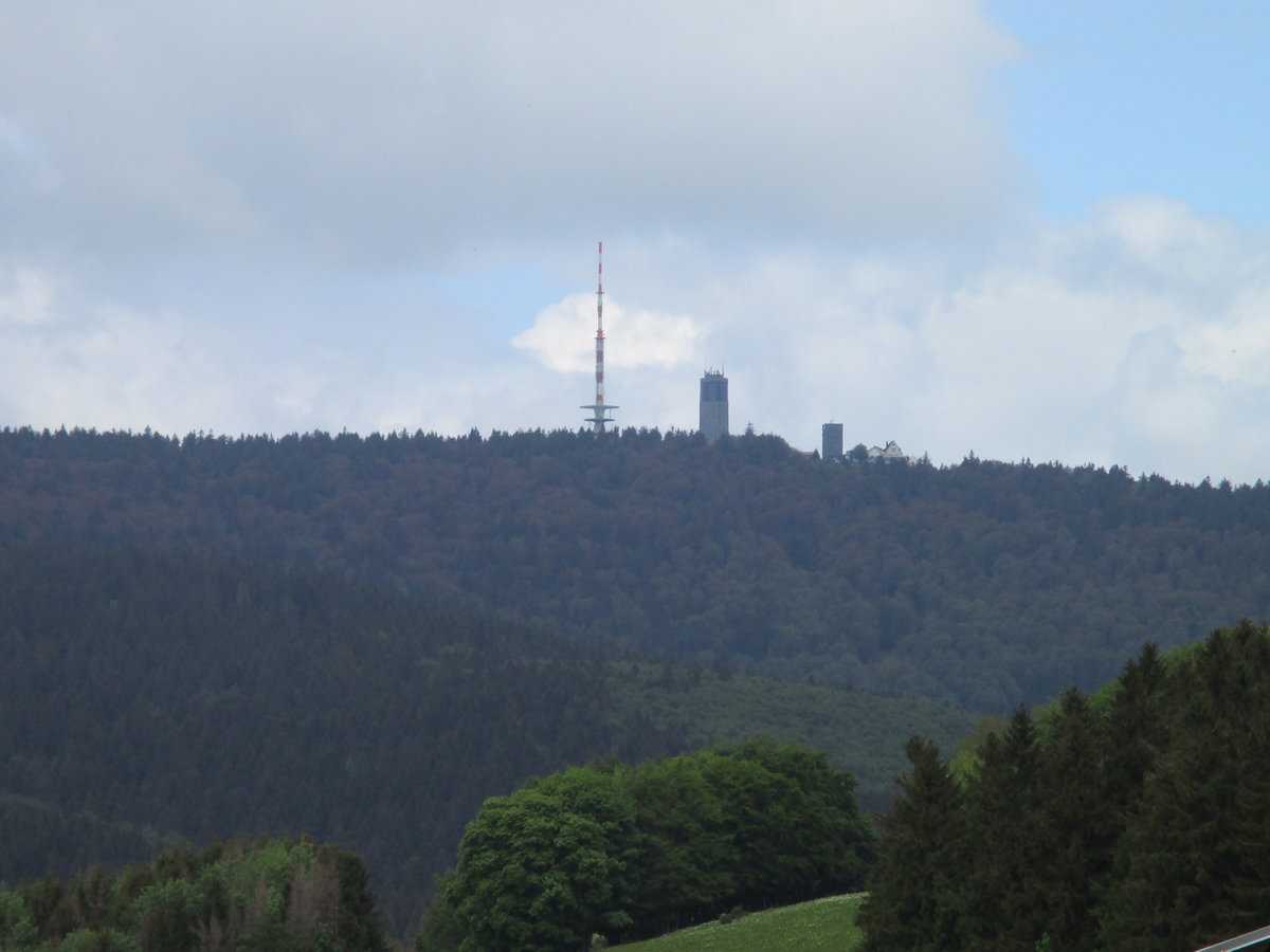 Als ich,am 26.Mai 2020,nach Thüringen in den Urlaub anreiste,tauchte,bei Brotterode, der 916m hohe Große Inselsberg das erste Mal auf.Einen Abstecher auf dem Gipfel war die kommenden Tage schon eingeplant.