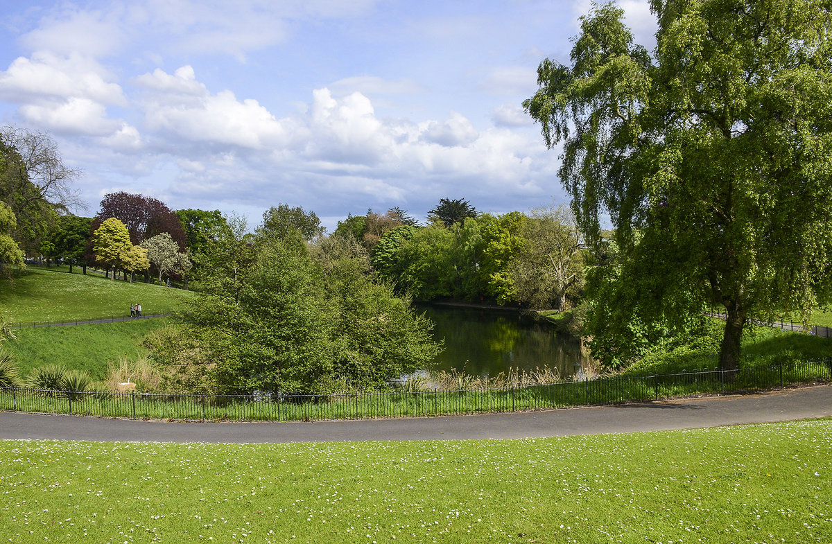 Am Furry Glen im Phoenix Park von Dublin. Der Park ist  doppelt so groß wie der Central Park in New York. 
Aufnahme: 11. Mai 2018.