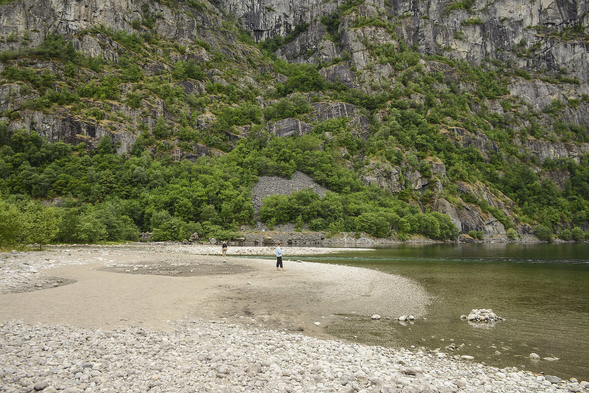 Am See Eidfjordvatnet bei Øvre Eidfjord im norwegischen Hardanger. Aufnahme: 9. Juli 2018.