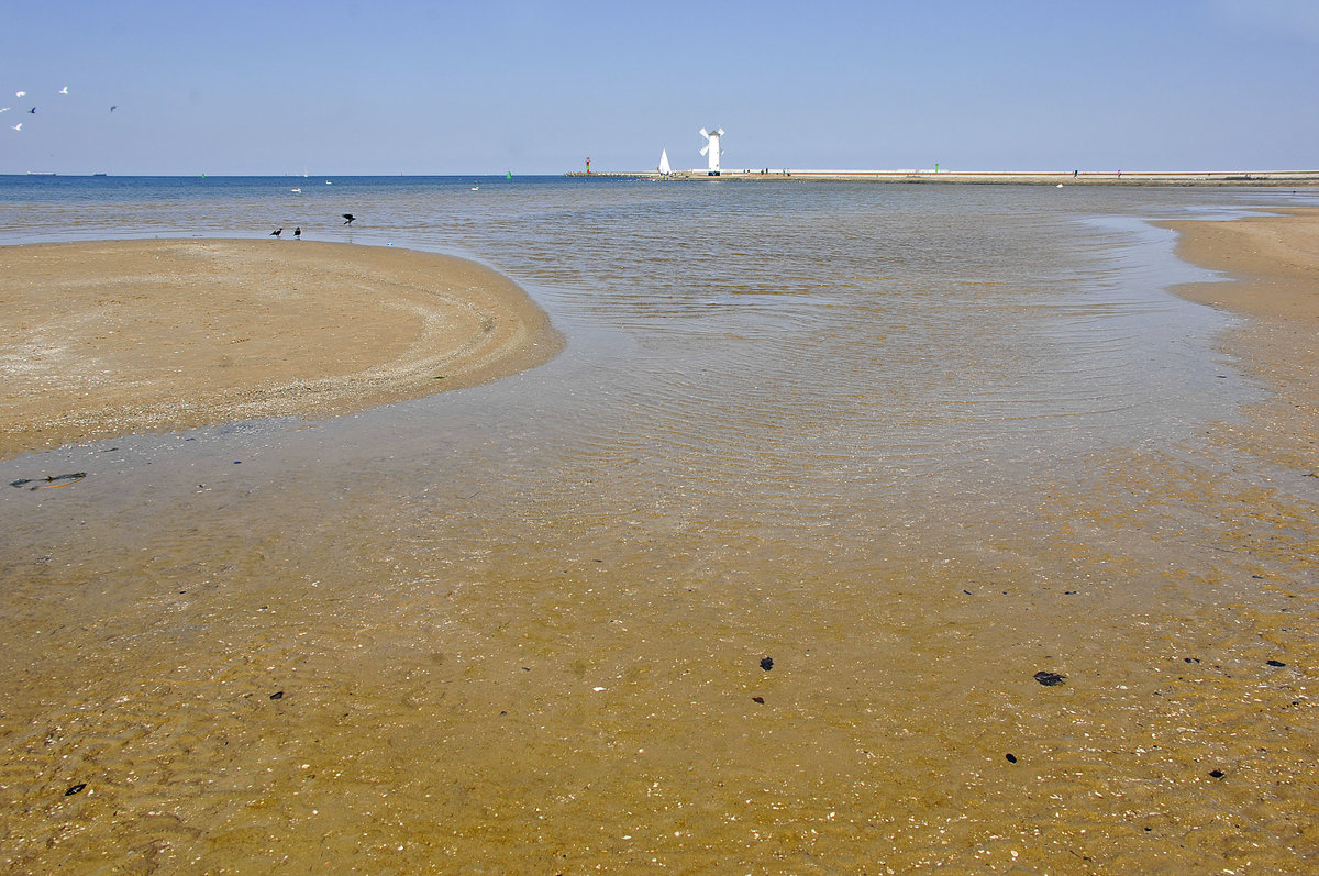 Am Strand vor Świnoujście (Swinemünde): Aufnahme: 7. Mai 2016.