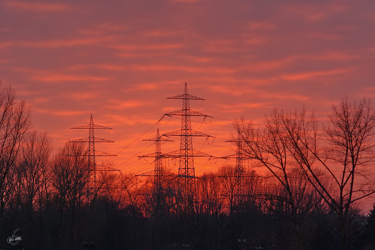 Apokalyptische Himmelsfarben an einem kalten Winterabend. (Bochum, Januar 2009)
