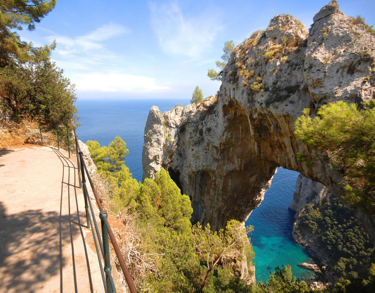 Arco Naturale auf Capri. Aufnahmedatum: 22. Juli 2011.