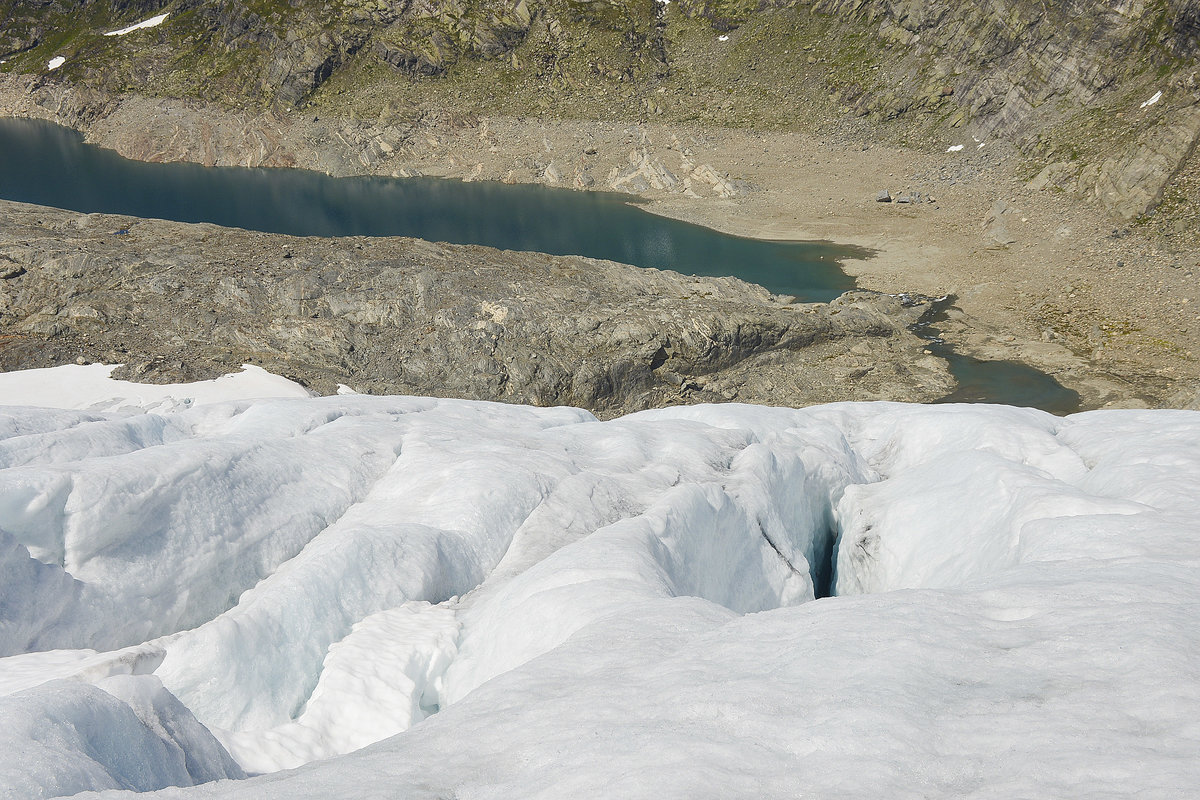 Auf dem Folgefonna Gletscher in Norwegen. Seit dem 29. April 2005 ist der Folgefonna der 25. Nationalpark in Norwegen. Sowohl der Gletscher als auch ein großer Teil der Landschaft herum sind jetzt geschützt
Aufnahme: 6. Juli 2018.