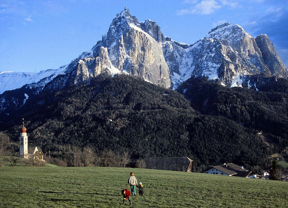 Auf dem Seiner Alm in Südtirol. Aufnahme: April 2001 (Bild vom Dia).