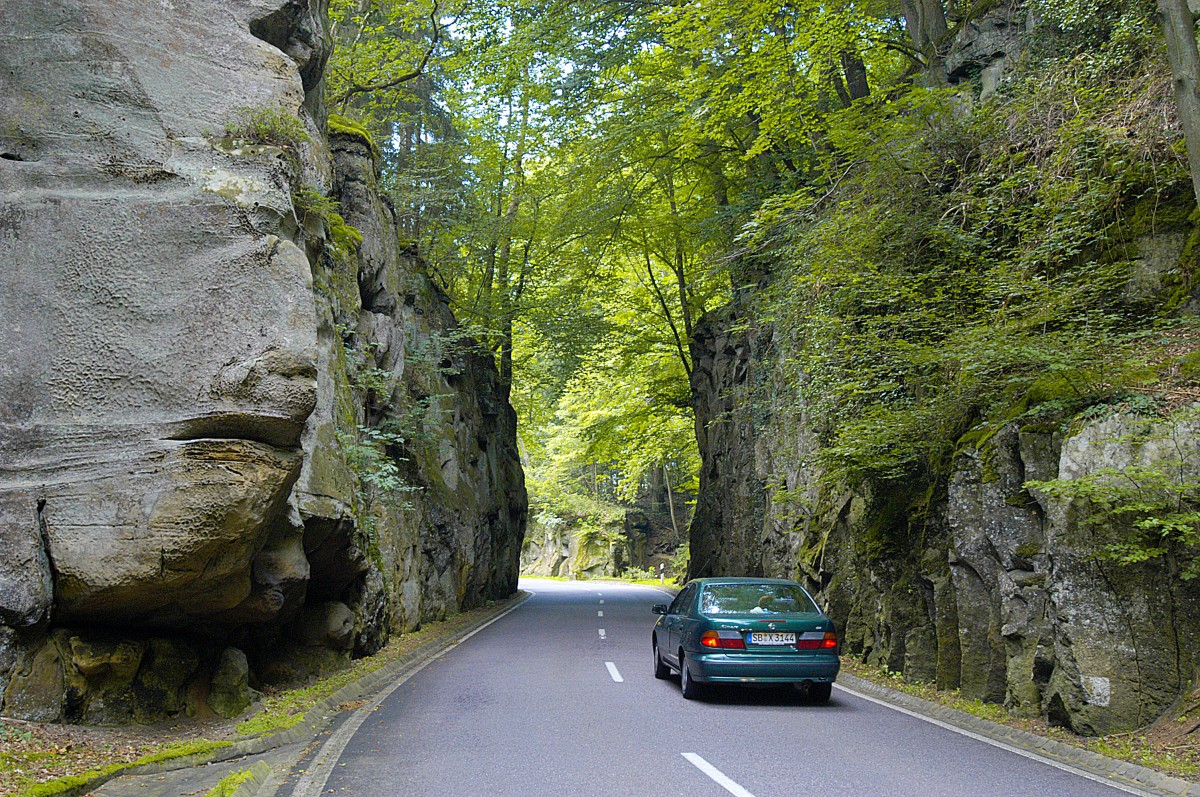 Auf der Landesstraße CR 364 in Petite Suisse in Luxembourg. Aufnahme: August 2007.