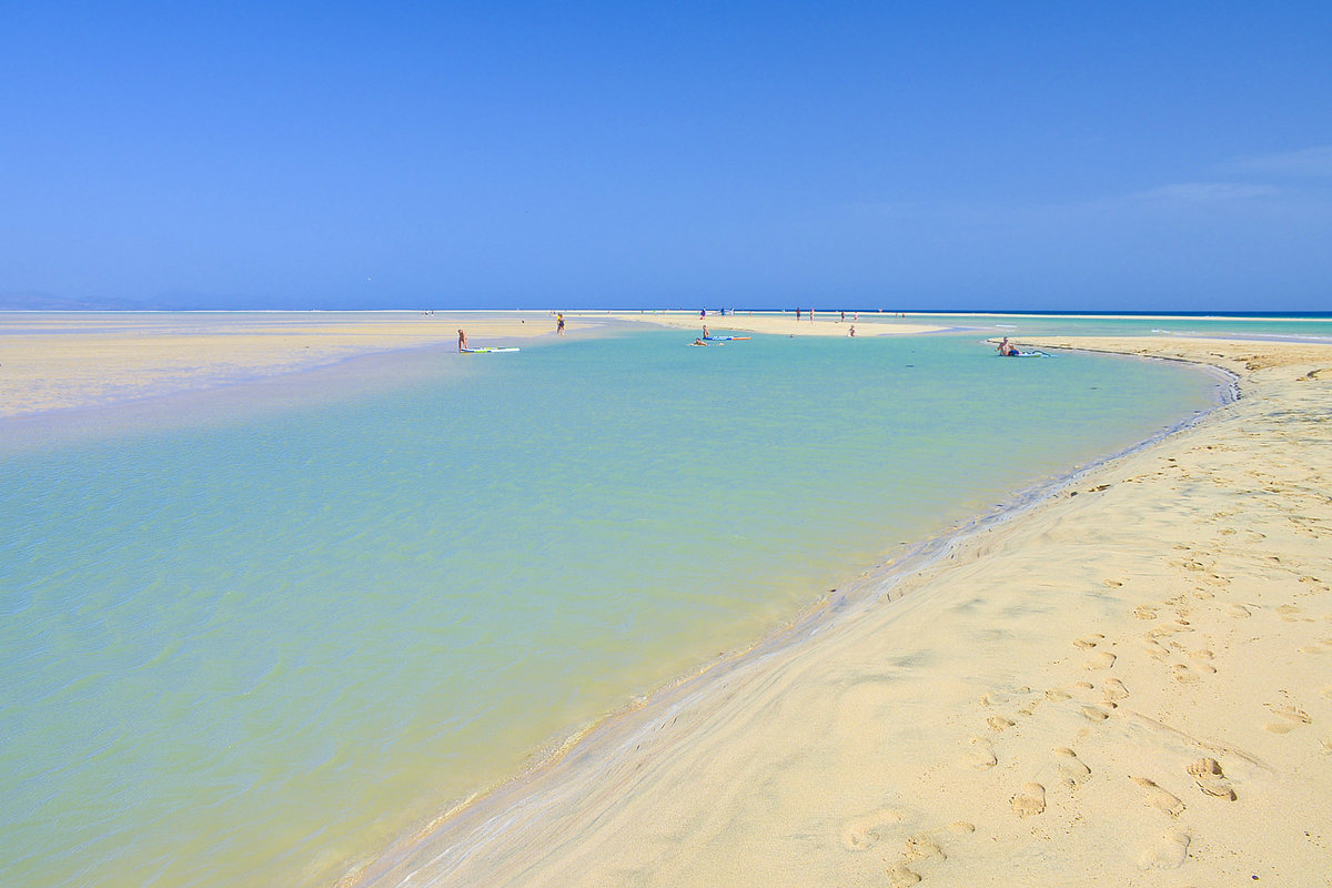 Auf der Nehrung vor der Sotavento-Lagune an der Insel Fuerteventura in Spanien. Aufnahme: 17. Oktober 2017.